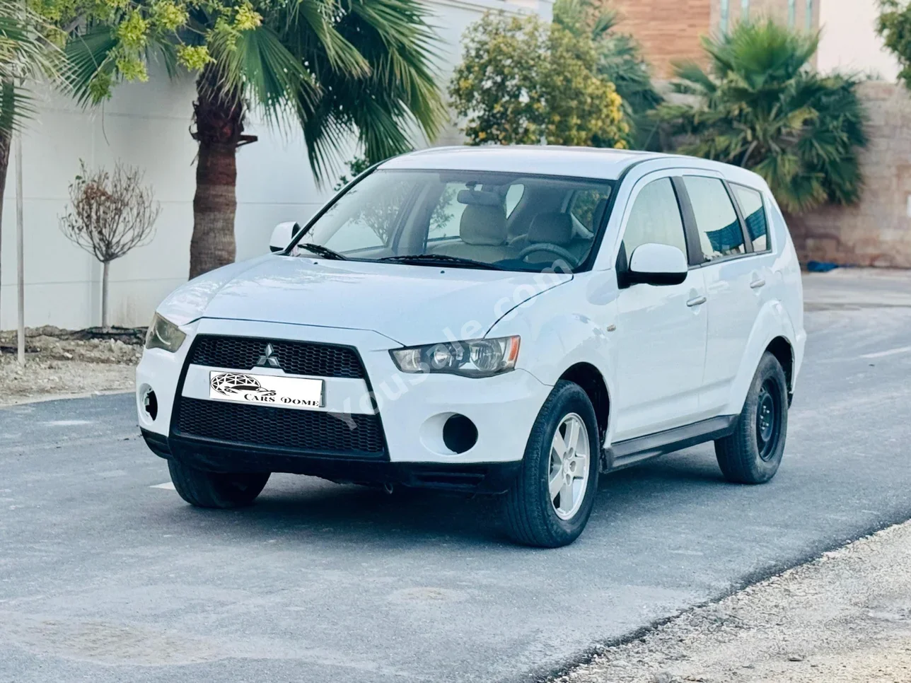 Mitsubishi  Outlander  2011  Automatic  282,000 KM  4 Cylinder  SUV  White
