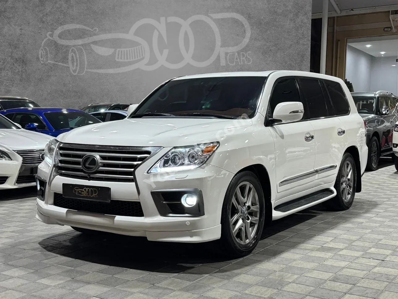 Lexus LX 570 2012 Automatic 180,000 KM 8 Cylinder SUV White