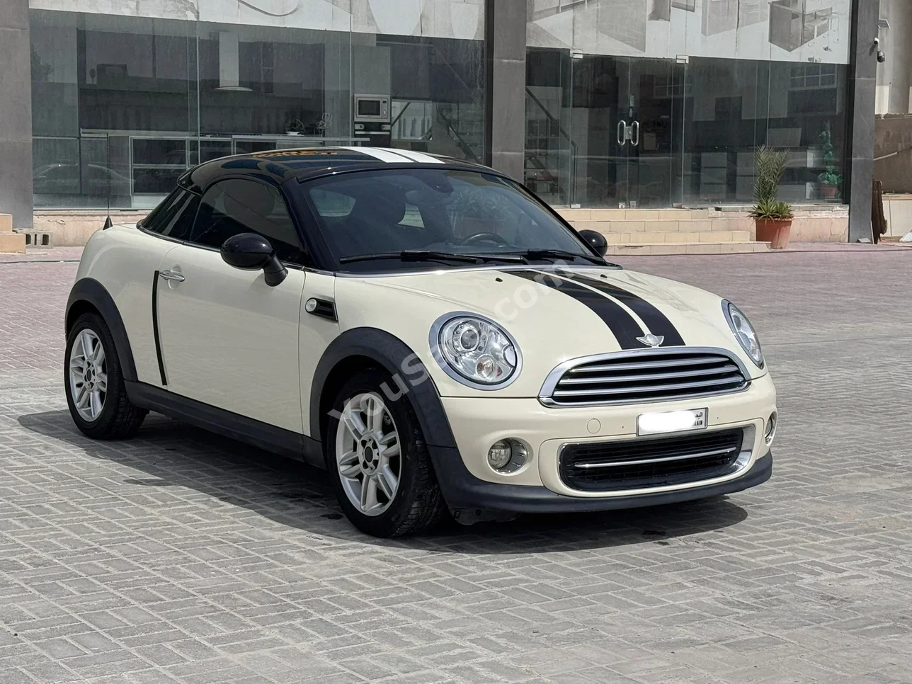 Mini  Cooper  2014  Automatic  23,700 KM  4 Cylinder  Hatchback  White