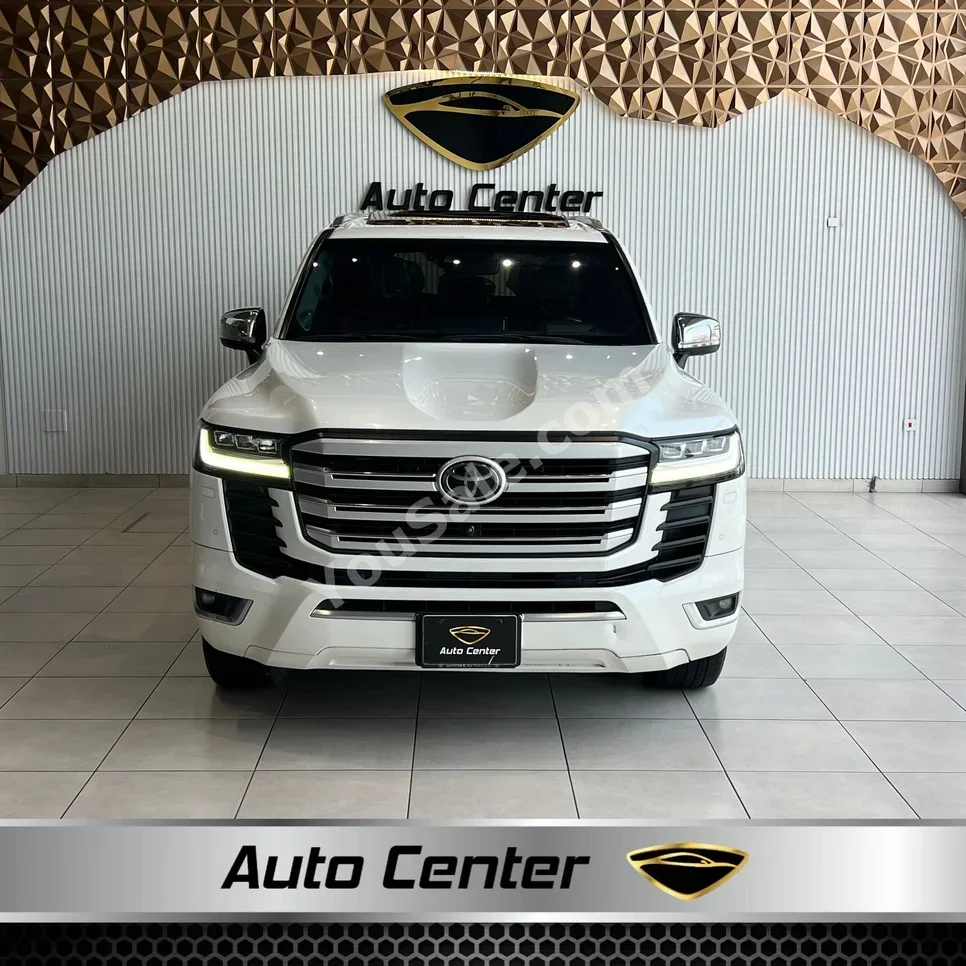 Toyota  Land Cruiser  VXR  2023  Automatic  144,000 KM  6 Cylinder  SUV  White