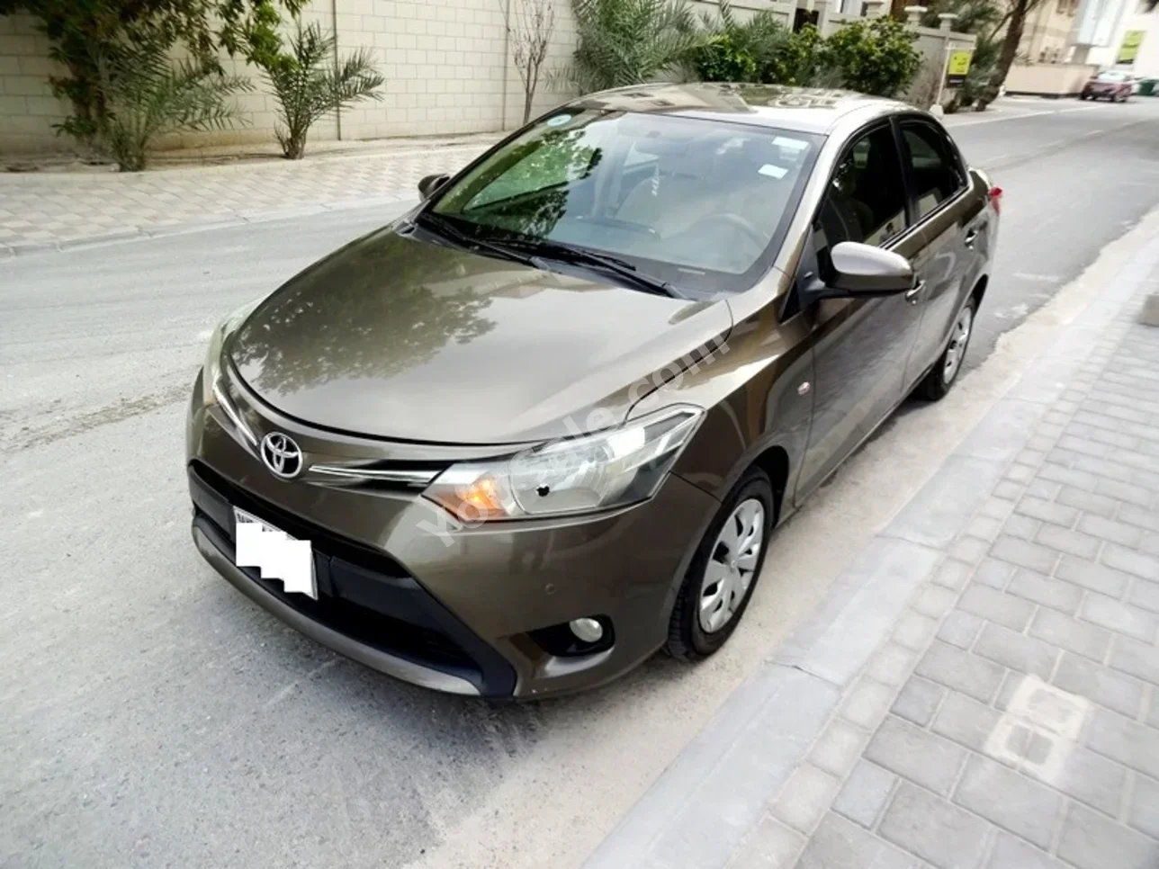 Toyota Yaris 2014 Automatic 112,000 KM 4 Cylinder Sedan Brown