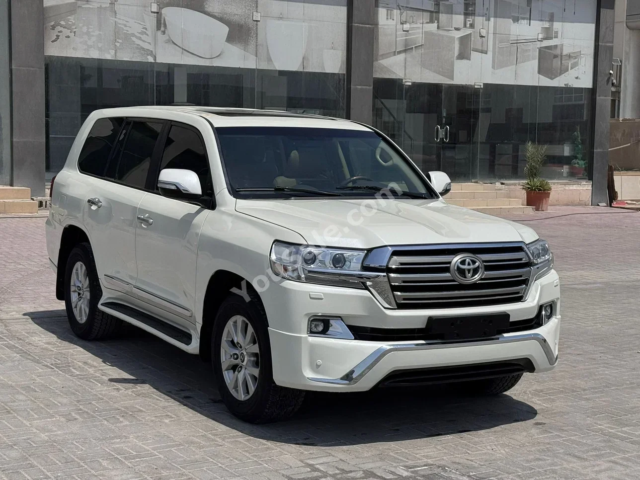 Toyota  Land Cruiser  GXR  2017  Automatic  115,300 KM  6 Cylinder  SUV  White