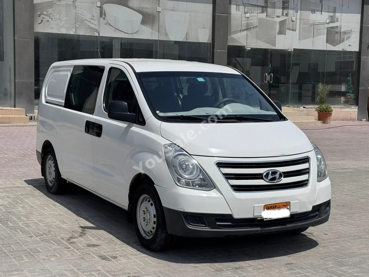Hyundai H1 2018 Manual 125,250 KM 4 Cylinder Van / Bus White