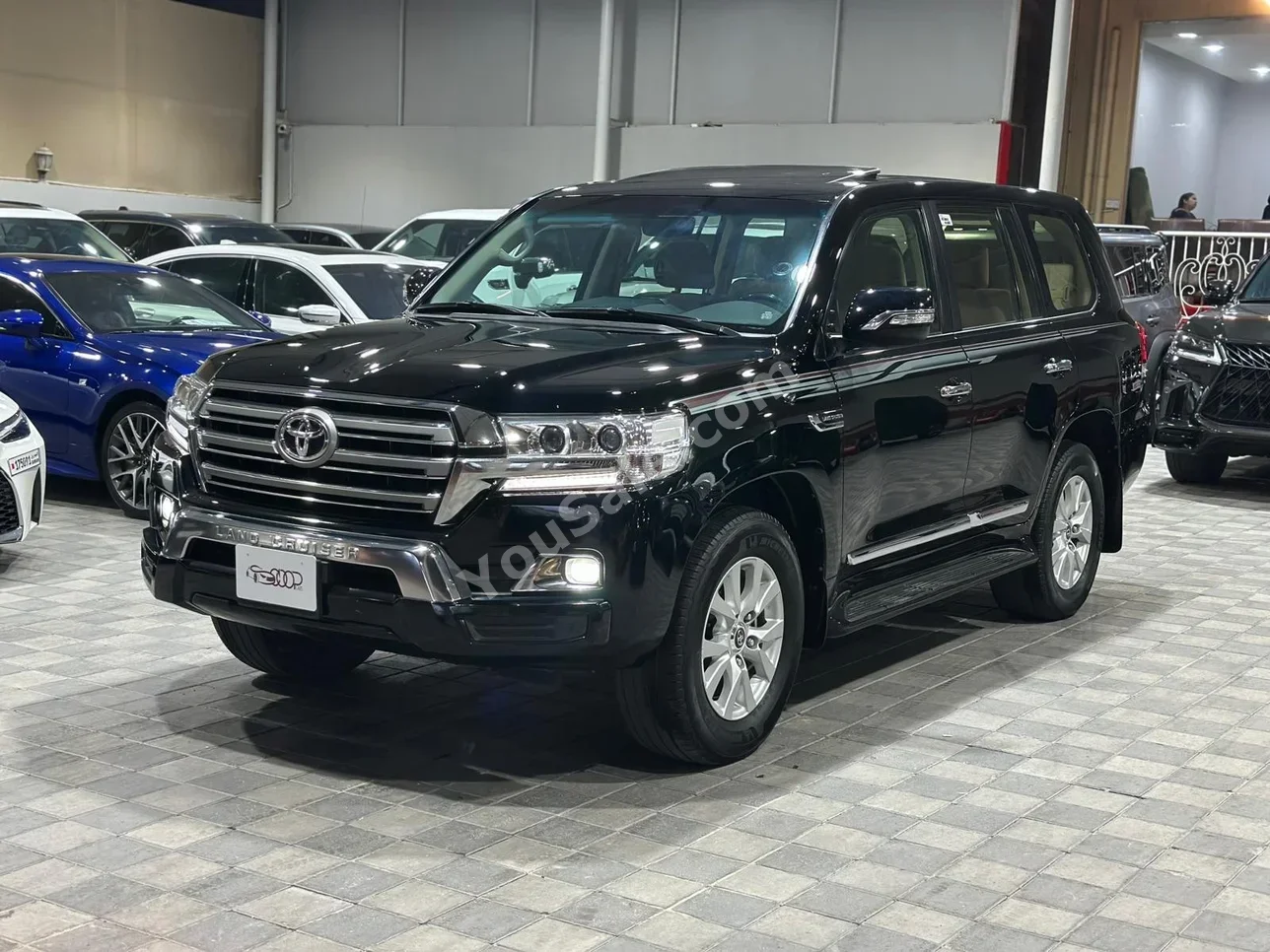 Toyota  Land Cruiser  GXR  2021  Automatic  132,000 KM  8 Cylinder  SUV  Black
