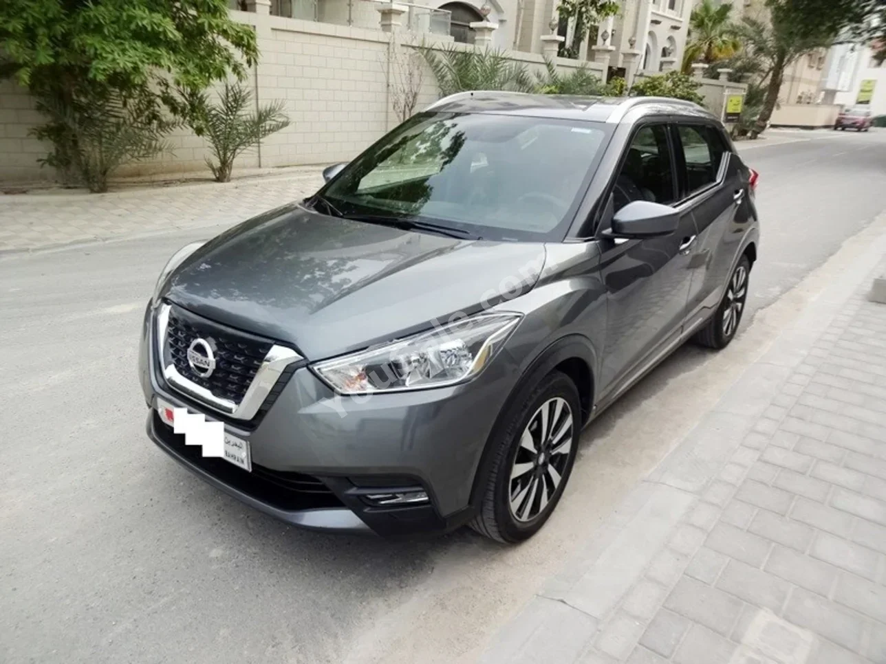 Nissan  kicks  2018  Automatic  88,000 KM  4 Cylinder  Hatchback  Gray