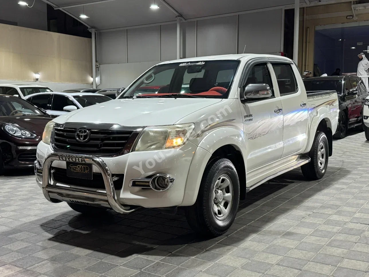 Toyota  Hilux  2015  Manual  170,000 KM  4 Cylinder  Pick Up  White