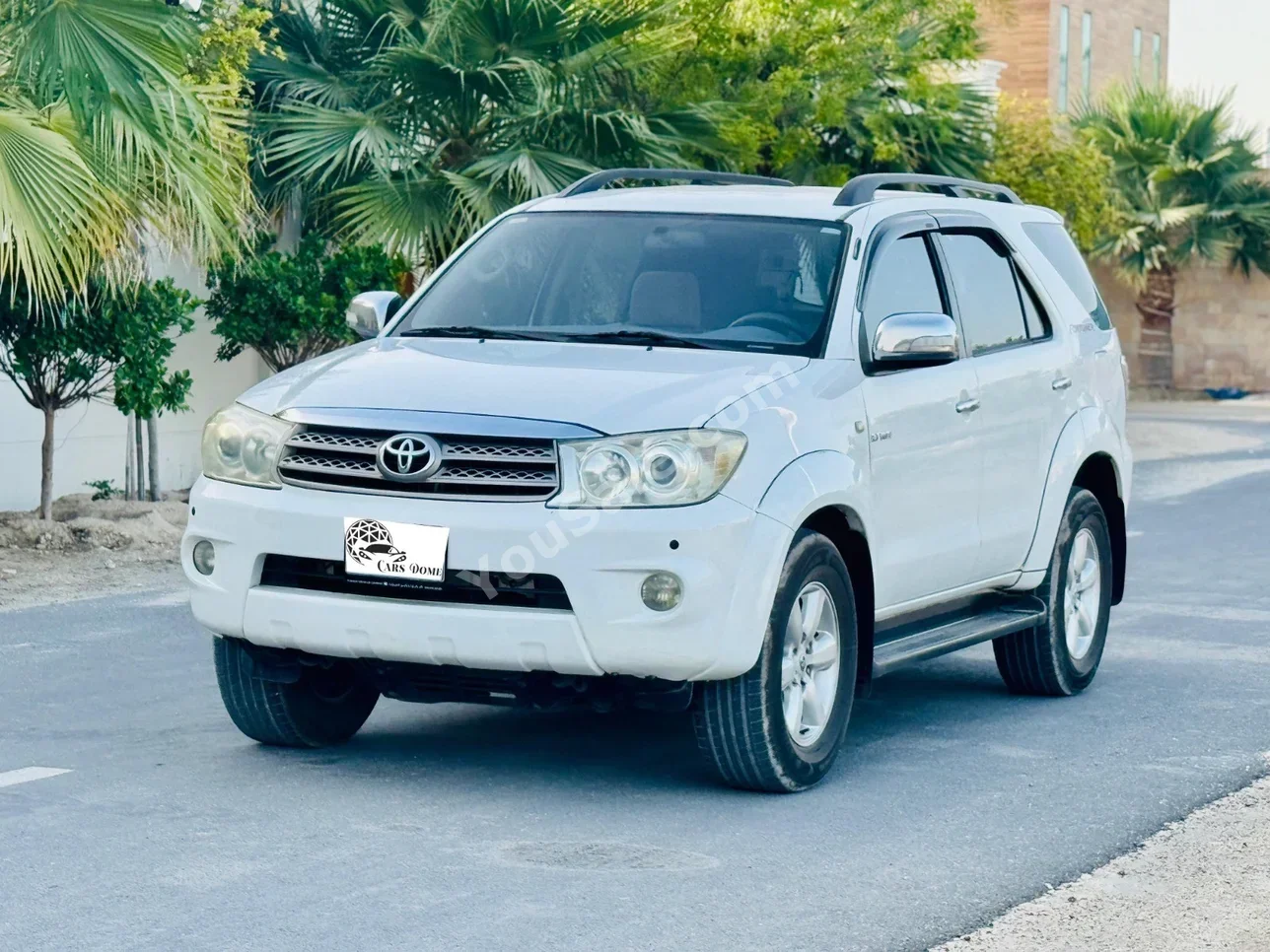 Toyota  Fortuner  2010  Automatic  282,000 KM  4 Cylinder  SUV  White