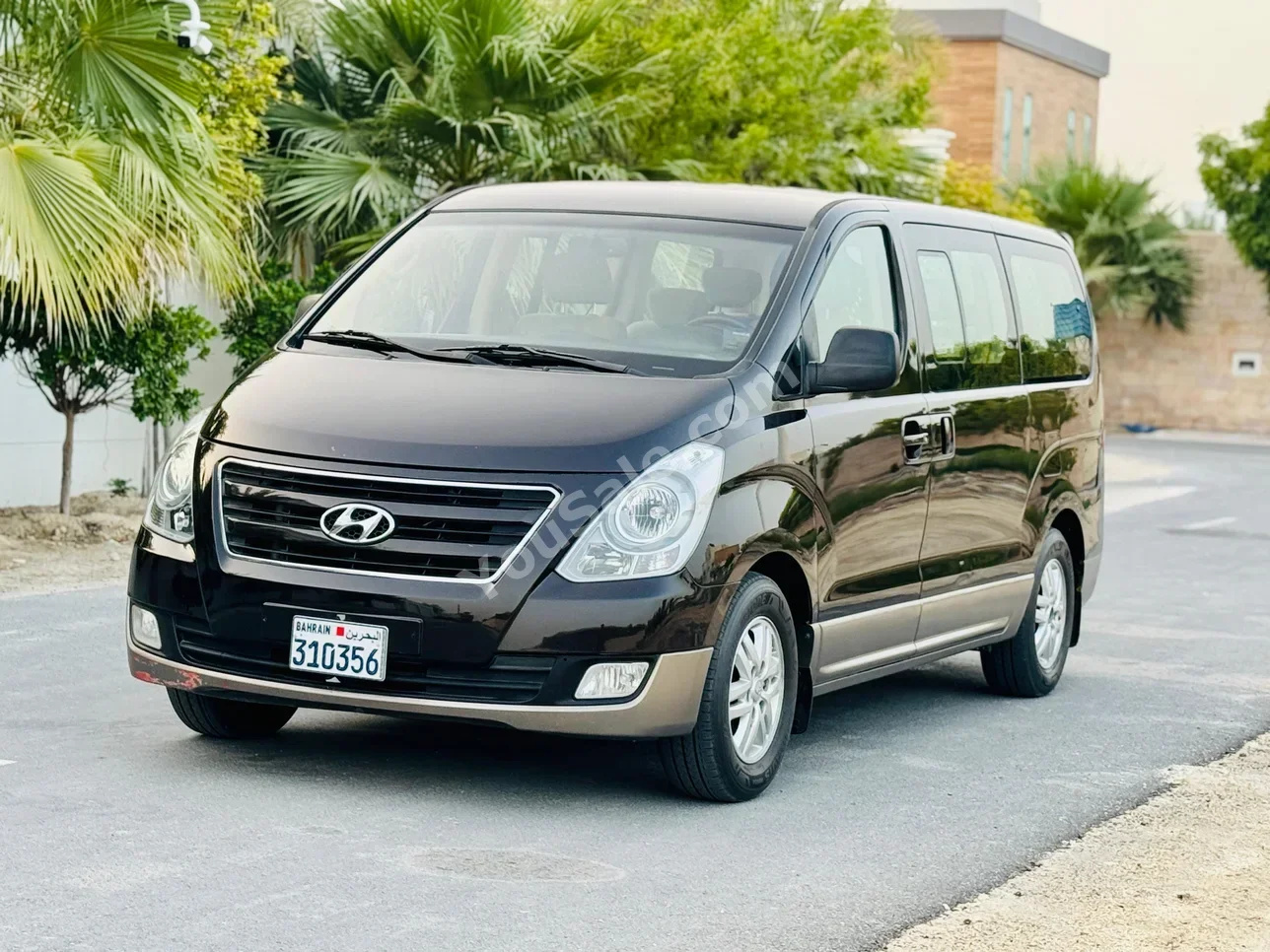 Hyundai  H1  2018  Automatic  231,000 KM  4 Cylinder  Van / Bus  Black