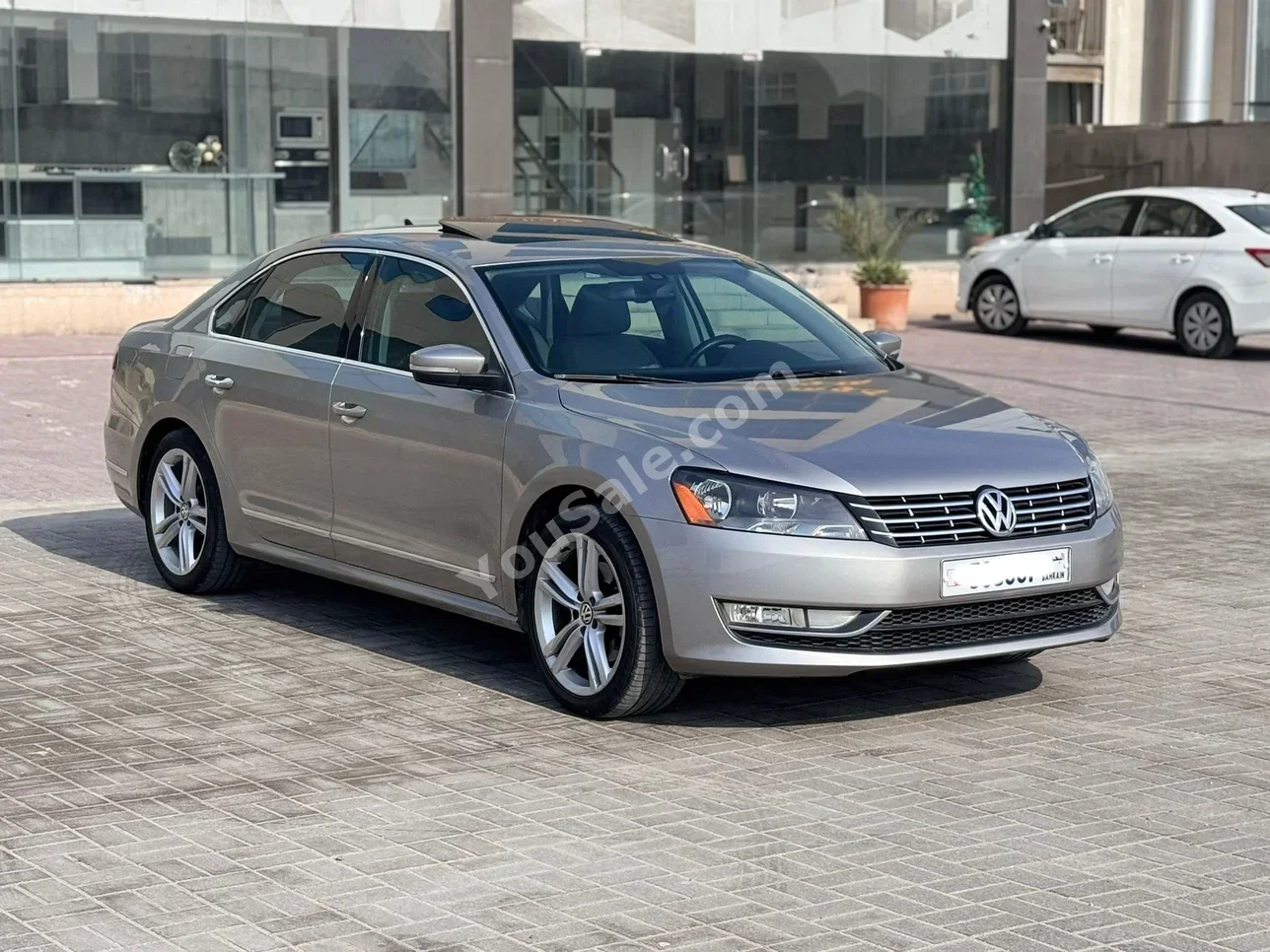 Volkswagen  Passat  2014  Automatic  169,000 KM  5 Cylinder  Sedan  Gray