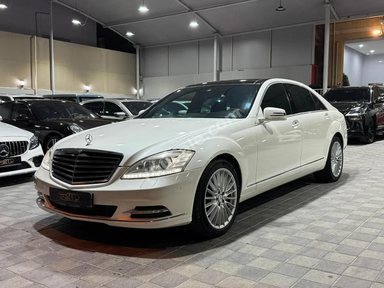 Mercedes-Benz  350 SE  2010  Automatic  190,000 KM  6 Cylinder  Sedan  White