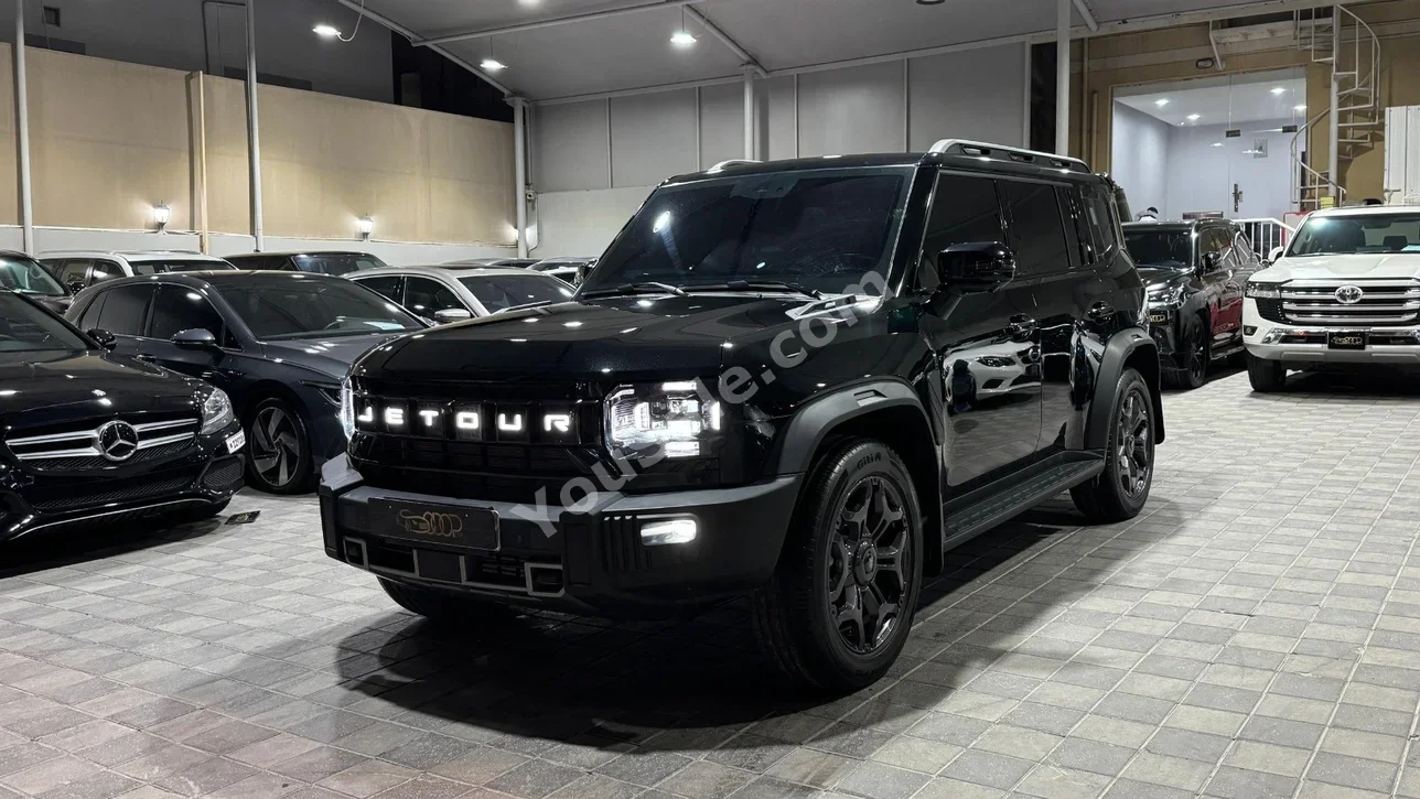 JETOUR  T2  LUXURY  2025  Automatic  19,000 KM  4 Cylinder  SUV  Black  With Warranty