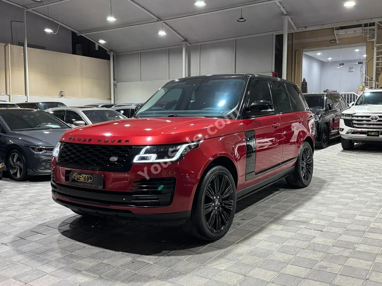 Land Rover  Range Rover  2015  Automatic  200,000 KM  8 Cylinder  SUV  Red