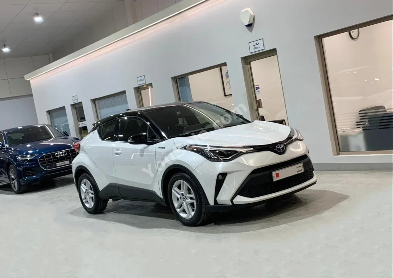 Toyota  CHR  2022  Automatic  55,000 KM  4 Cylinder  SUV  White  With Warranty