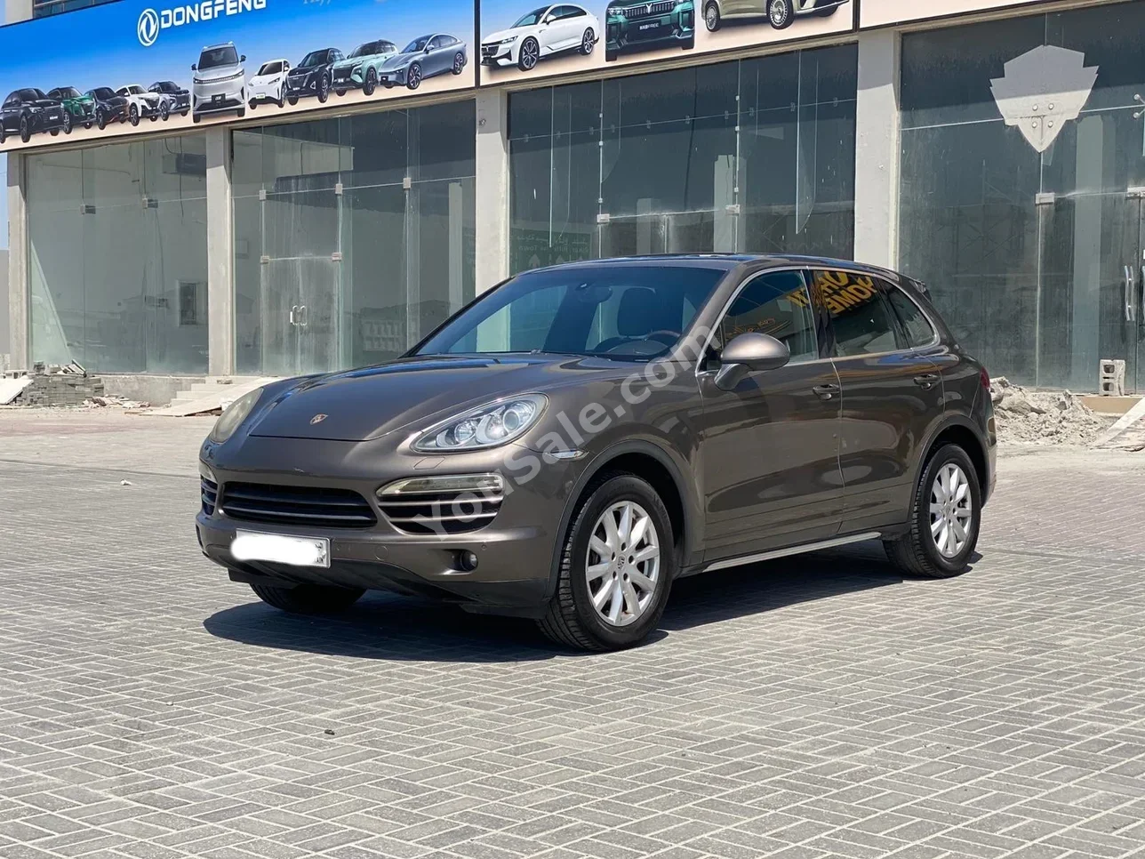 Porsche  Cayenne  2013  Automatic  175,800 KM  6 Cylinder  SUV  Brown