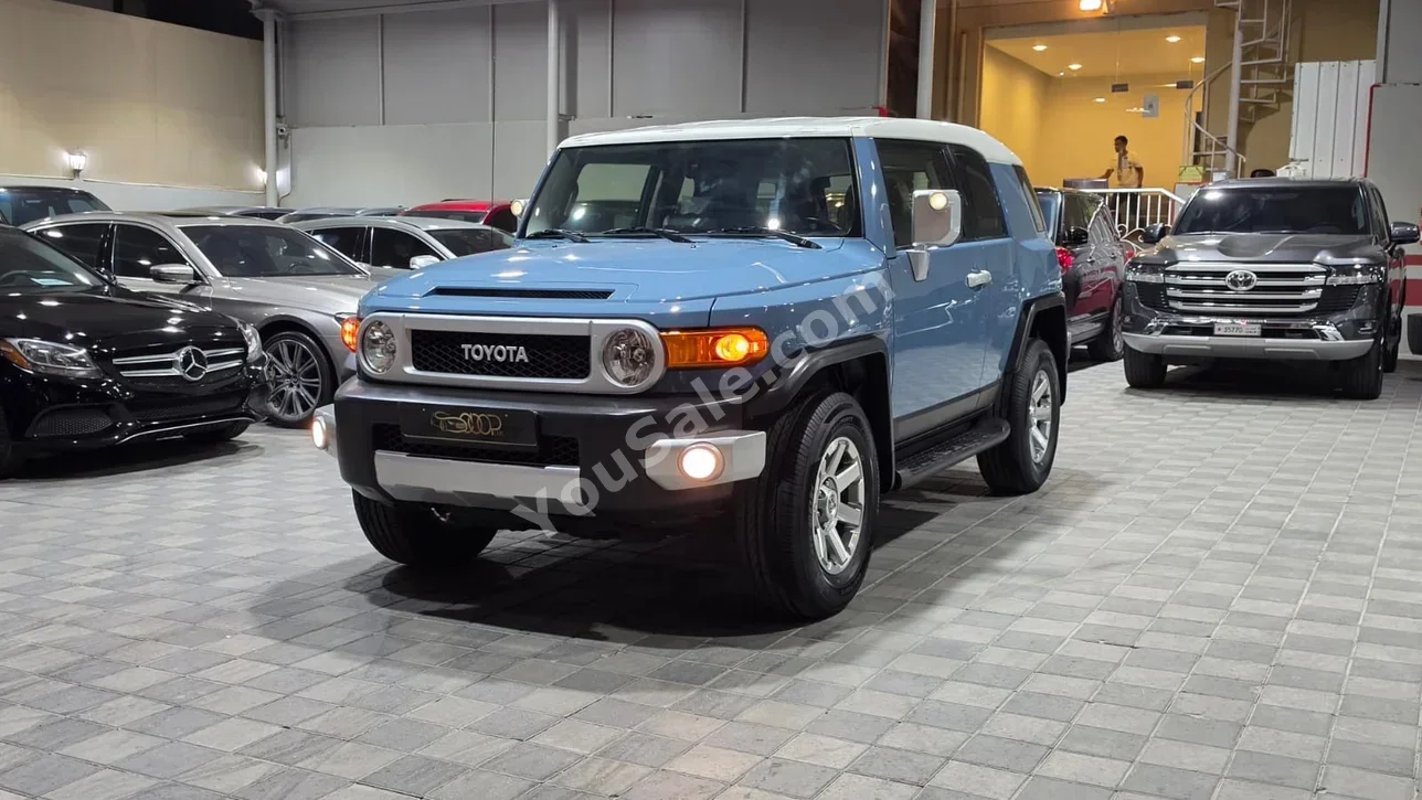 Toyota FJ Cruiser 2020 Automatic 93,000 KM 6 Cylinder SUV Blue