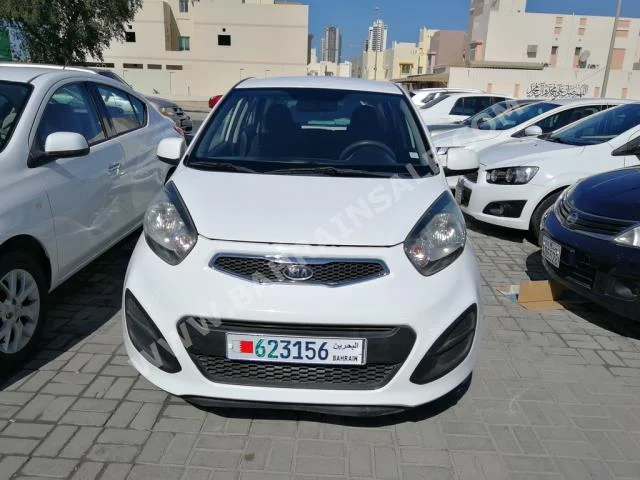 Kia  Picanto  2013  Sedan  Automatic  4  127,000  FWD  White  Gasoline