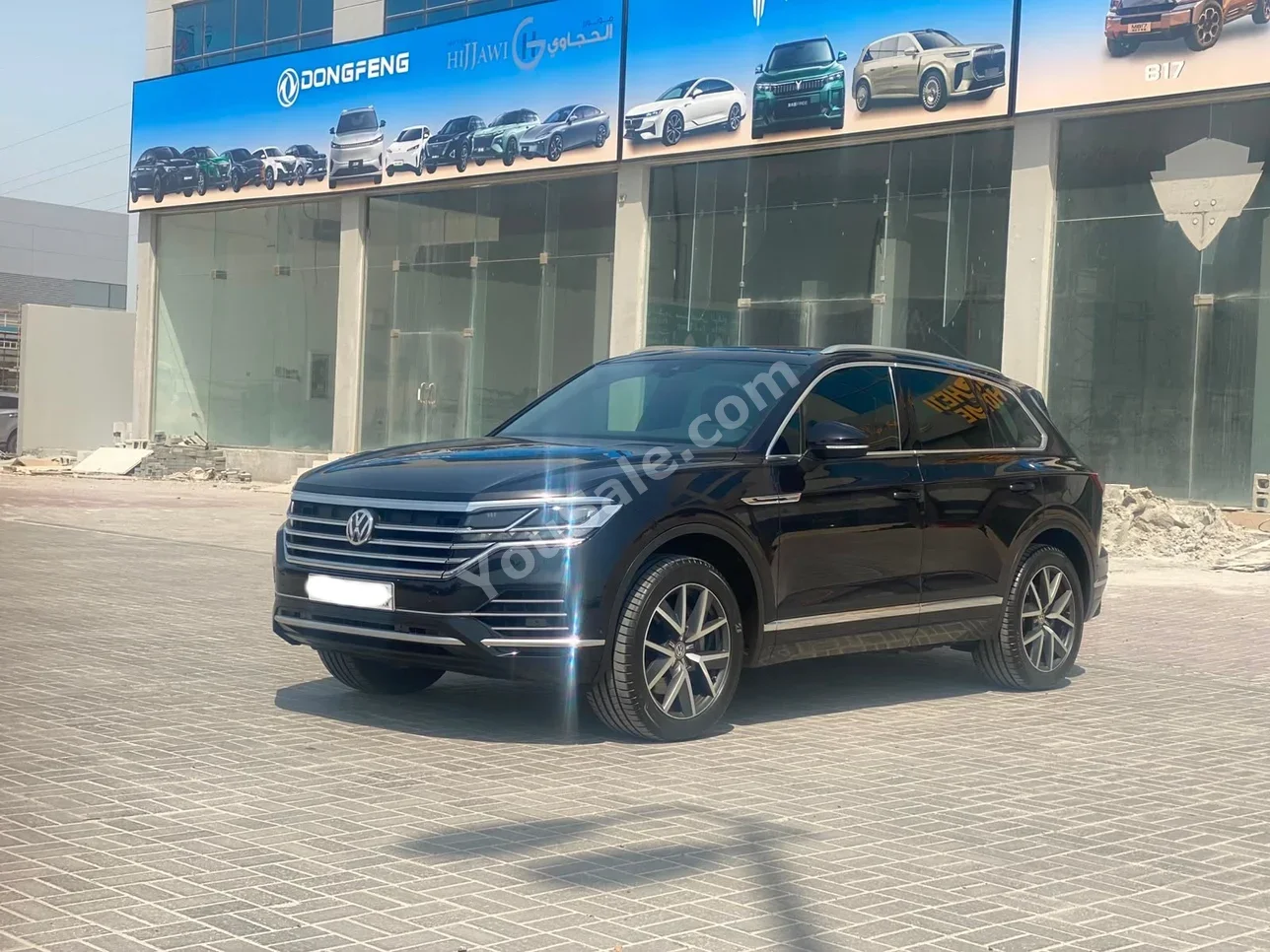 Volkswagen  Touareg  2018  Automatic  129,200 KM  6 Cylinder  SUV  Black