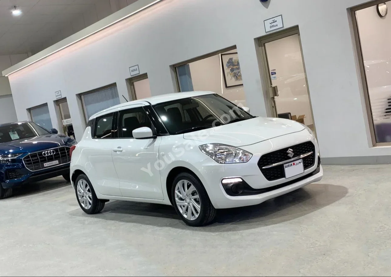 Suzuki Swift 2023 Automatic 33,000 KM 4 Cylinder Hatchback White