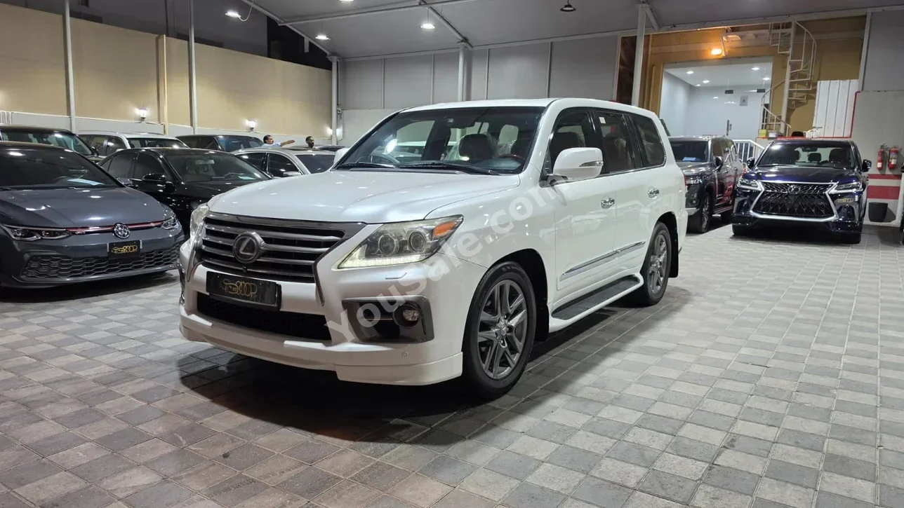 Lexus LX 570 2014 Automatic 188,000 KM 8 Cylinder SUV White