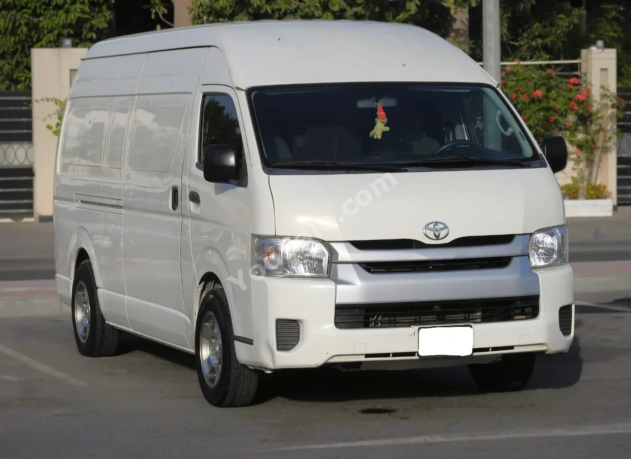Toyota  Hiace  2019  Manual  137,000 KM  4 Cylinder  Van / Bus  White