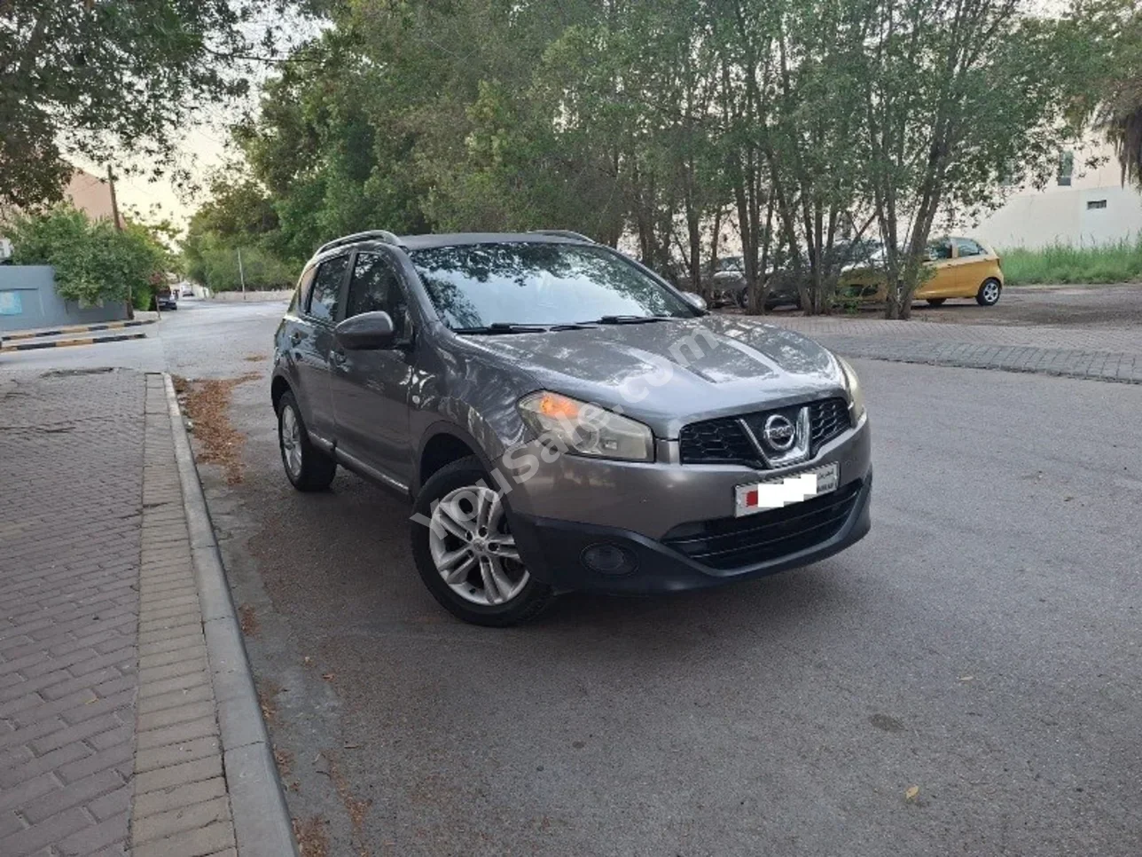 Nissan  Qashqai  2012  Automatic  168,000 KM  4 Cylinder  Hatchback  Gray