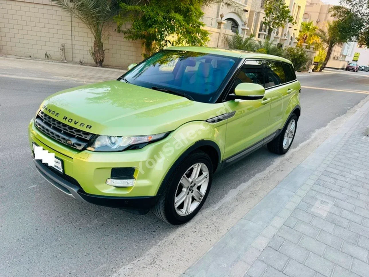 Land Rover  Evoque  2013  Automatic  130,000 KM  4 Cylinder  SUV  Green