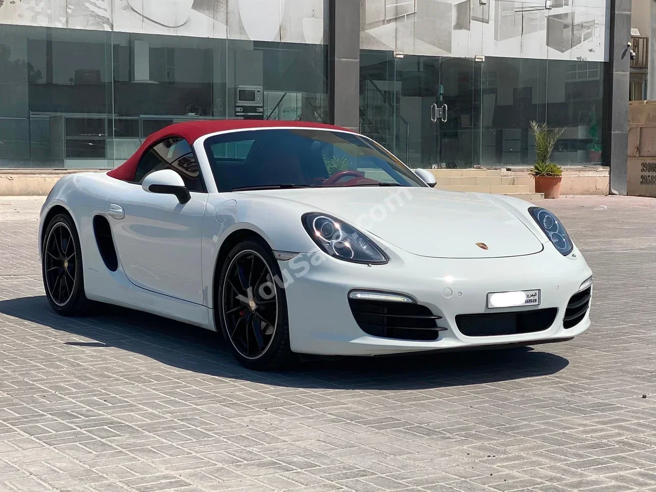 Porsche  Boxster  S  2013  Automatic  136,100 KM  6 Cylinder  Convertible  White