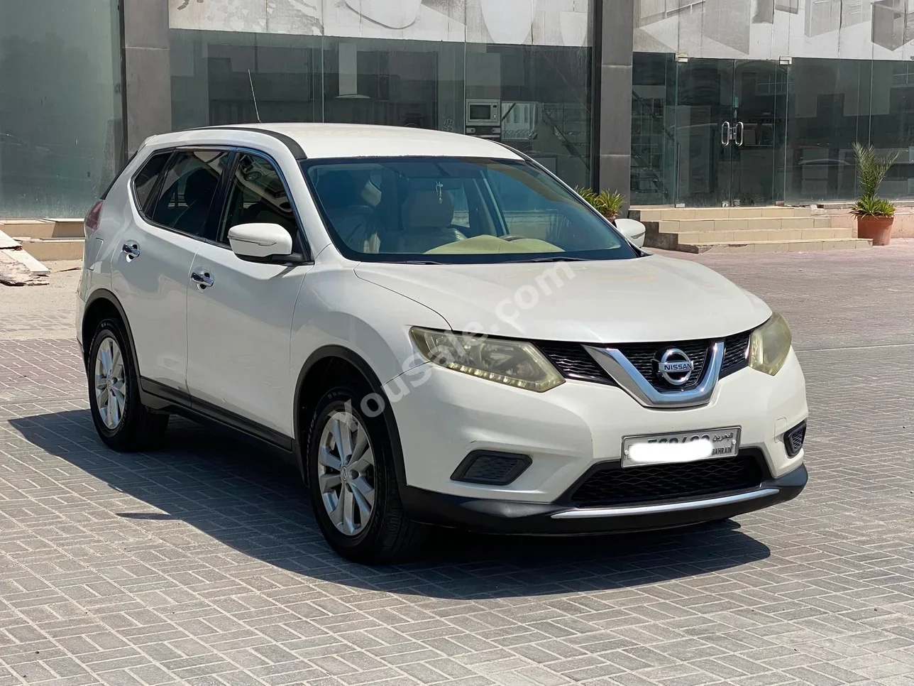 Nissan  X-Trail  2015  Automatic  185,600 KM  4 Cylinder  SUV  White