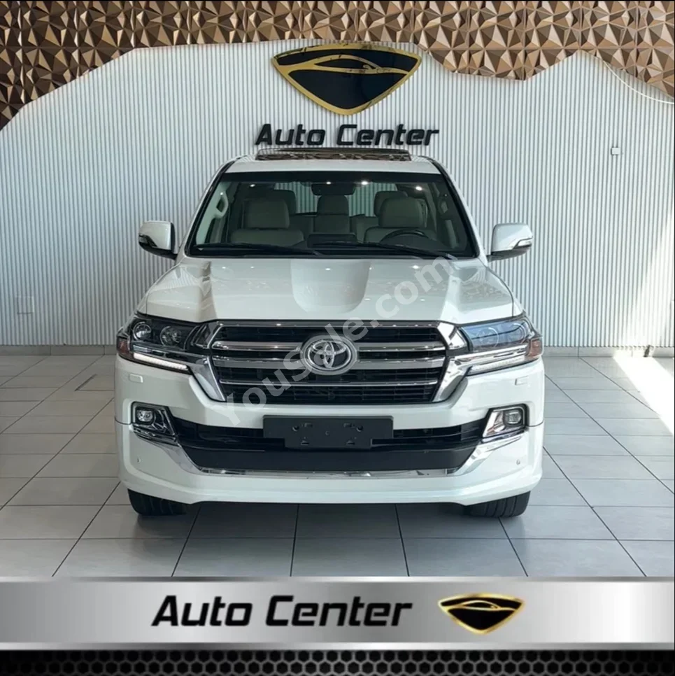 Toyota  Land Cruiser  GXR  2019  Automatic  167,000 KM  8 Cylinder  SUV  White