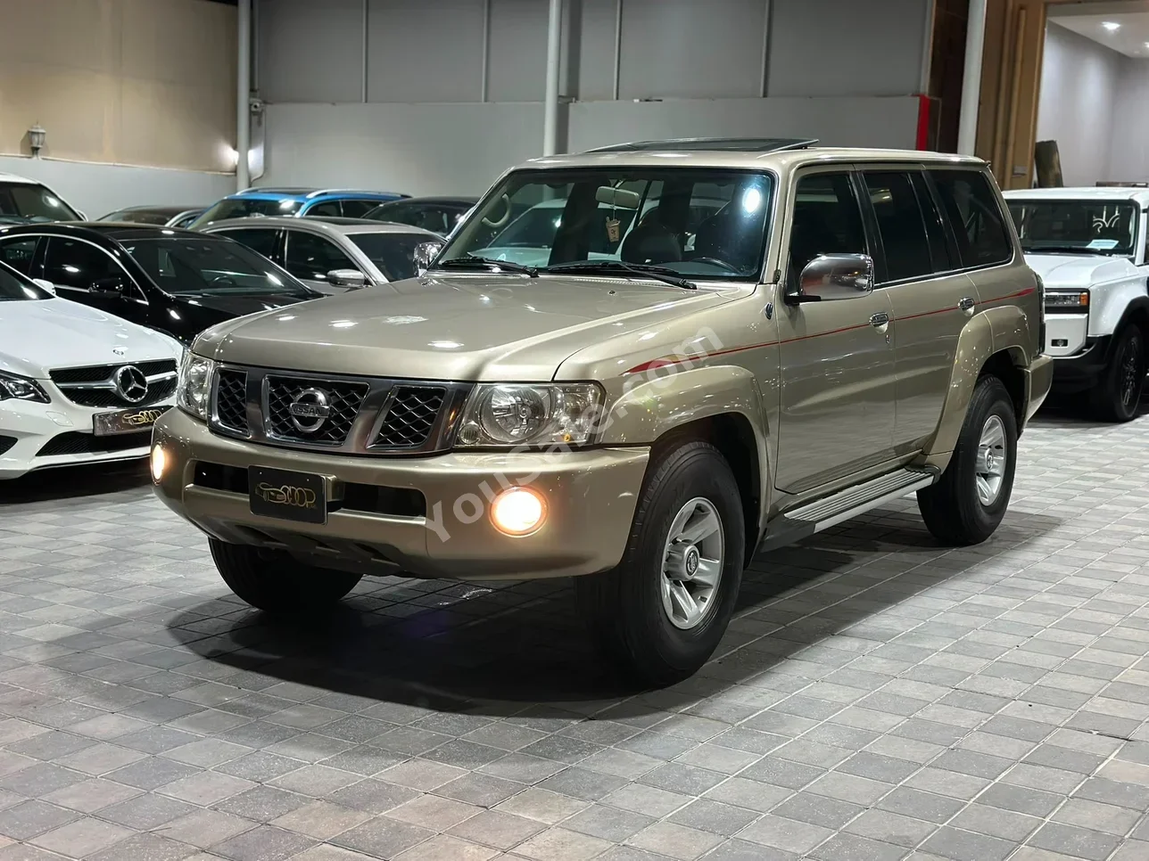 نيسان باترول سفاري 2013 عادي 255,000 كم 8 سلندر اس يو في ذهبي