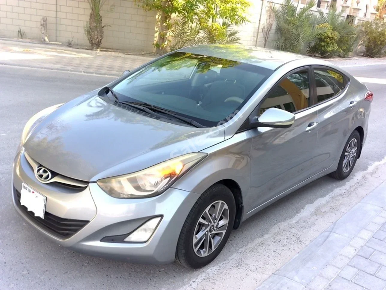 هيونداي  النترا  2015  اتوماتك  125,000 كم  4 سلندر  سيدان  رصاصي