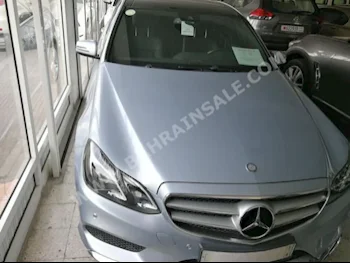 Mercedes-Benz  E-Class  300  2014  Sedan  Automatic  6  81,000  RWD  Light Sky Blue  Gasoline
