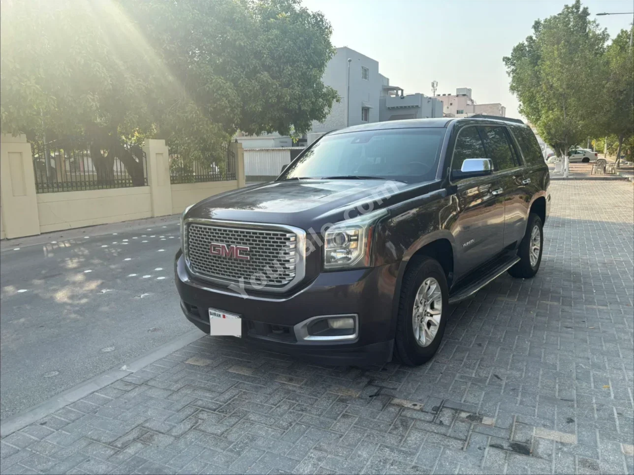 GMC  Yukon  SLE  2016  Automatic  218 KM  8 Cylinder  SUV  Gray