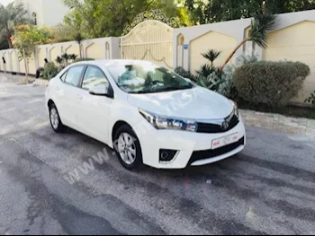 Toyota  Corolla  XLI  2014  Sedan  Automatic  4  60,000  AWD  White  Gasoline