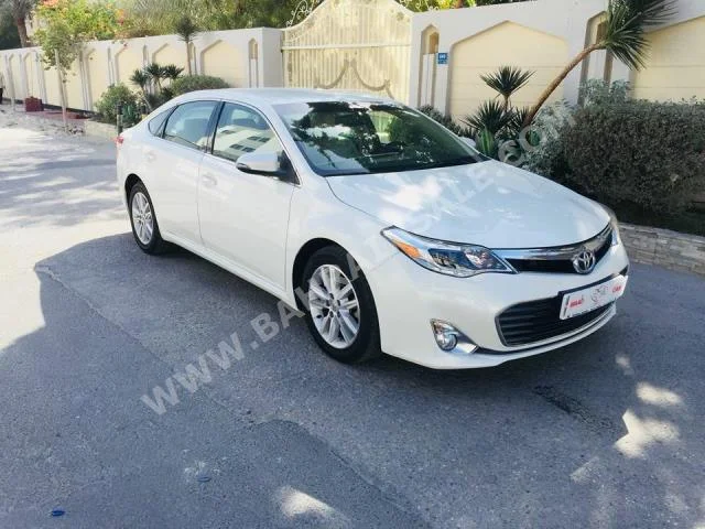 Toyota  Avalon  XLE  2015  Sedan  Automatic  6  55,000  AWD  White  Gasoline