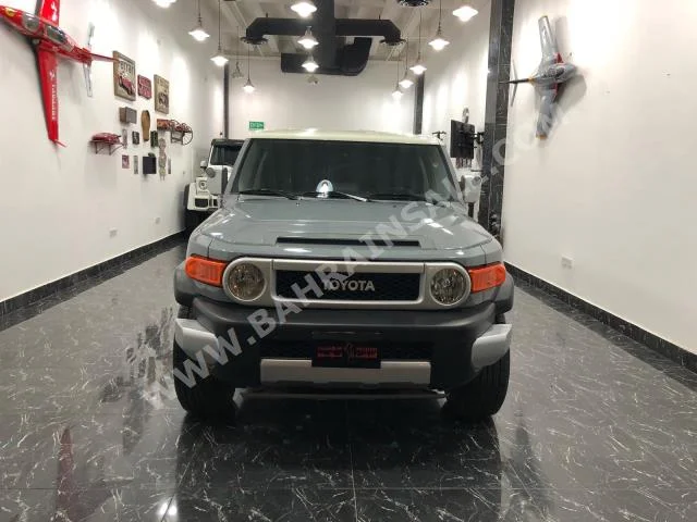 Toyota  FJ Cruiser  2014  SUV  Automatic  6  120,000  4WD  Silver  Gasoline