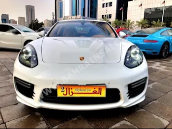 بورش  بانميرا  جي تي اس  2014  سيدان  اتوماتك  8  35,000  دفع خلفي  أبيض  بنزين