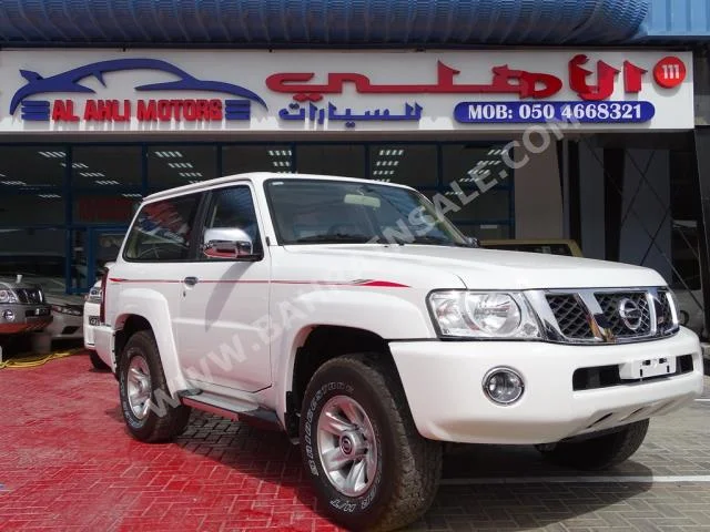 Nissan  Patrol  Safari  2017  SUV  Manual  6  0  4WD  White  Gasoline