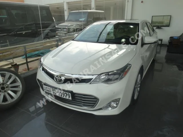 Toyota  Avalon  Limited  2014  Sedan  Automatic  6  14,000  RWD  White  Gasoline