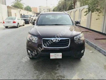 Hyundai  Santa Fe  2011  SUV  Automatic  6  90,000  4WD  Maroon  Gasoline