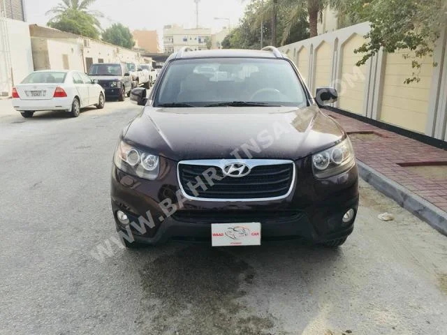 Hyundai  Santa Fe  2011  SUV  Automatic  6  90,000  4WD  Maroon  Gasoline