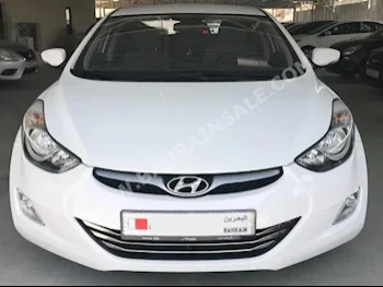 Hyundai  Elantra  2014  Sedan  Automatic  4  92,000  FWD  White  Gasoline