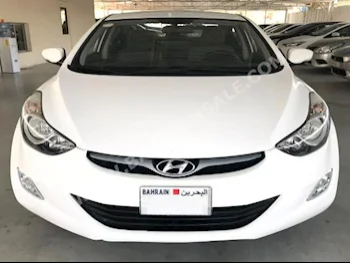 Hyundai  Elantra  2013  Sedan  Automatic  4  74,000  FWD  White  Gasoline