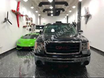 GMC  Sierra  2013  Pick Up  Automatic  8  126,000  4WD  Black  Gasoline