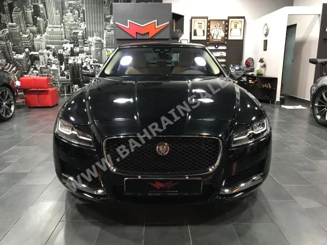 Jaguar  XF  2016  Sedan  Automatic  6  5,000  4WD  Black  Gasoline