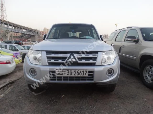 متسوبيشي  باجيرو  GLS  2013  اس يو في  اتوماتك  6  73,000  دفع رباعي  فضي  بنزين