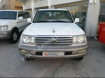 Toyota  Land Cruiser  GXR  2003  SUV  Automatic  8  200,000  4WD  White  Gasoline