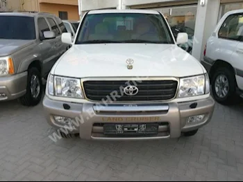 Toyota  Land Cruiser  VXR  1999  SUV  Automatic  8  400,000  4WD  White  Gasoline