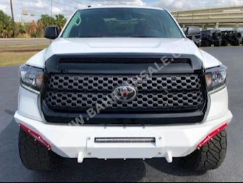 Toyota  Tundra  2018  Pick Up  Automatic  8  0  RWD  White  Gasoline