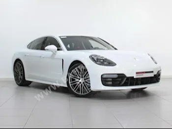 Porsche  Panamera  4S  2017  Sedan  Automatic  6  6,000  RWD  White  Gasoline